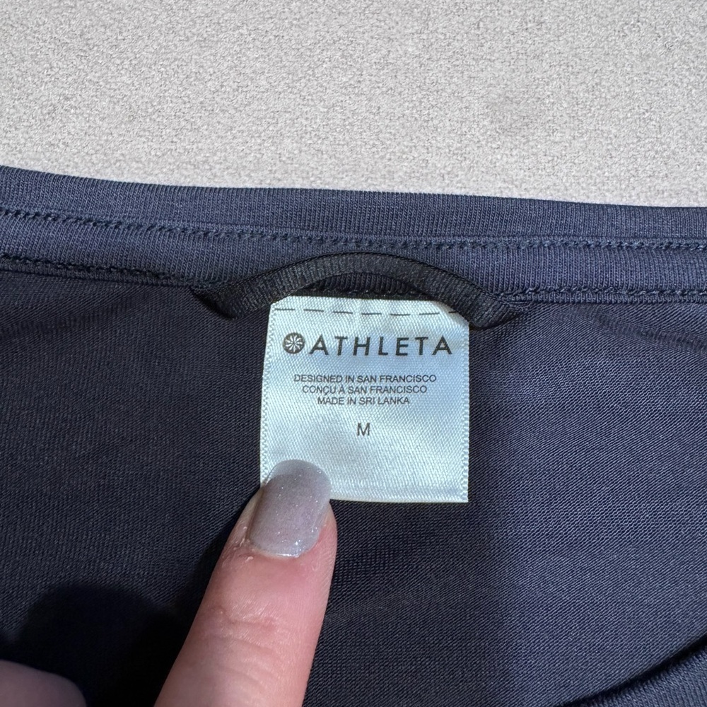Athleta Black Short Sleeve Cinch Out Tee - Picture 4 of 9